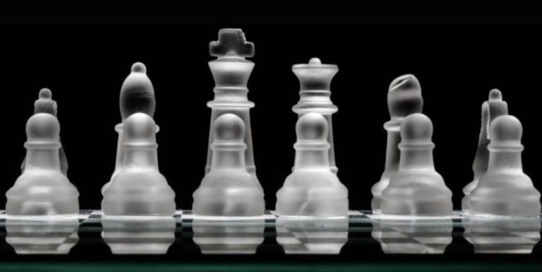 Pravidlá hry, rozloženie figúrok a ako hrať hru Šach. Zahrajte si hru kráľov!