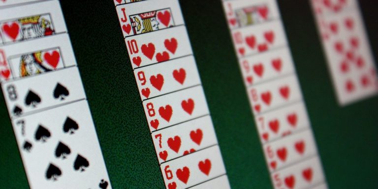 Solitaire – Pasiáns kartová hra: pravidlá, ako sa hraje, história, druhy kartovej hry, online zdarma