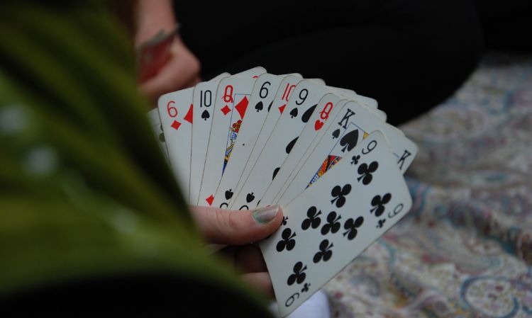 Hra so žolíkovými kartami - Joker, Žolík. Žolíkové karty hry. Hry so žolíkovými kartami